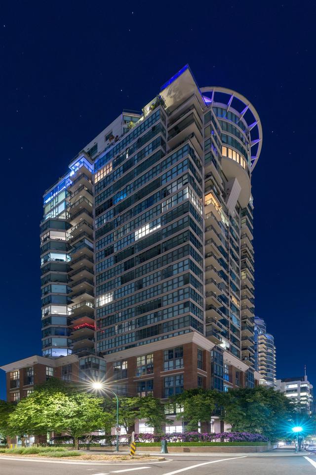 2105-1128 Quebec Street Vancouver, BC V6A 4E1
