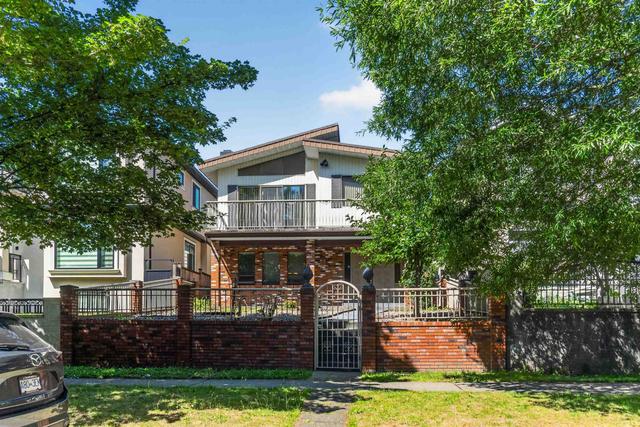 2739 E 8th Avenue  Vancouver, BC V5M 1W7