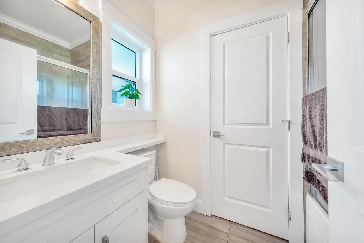 5887 Battison Street, Vancouver, BC - Indoor Photo Showing Bathroom