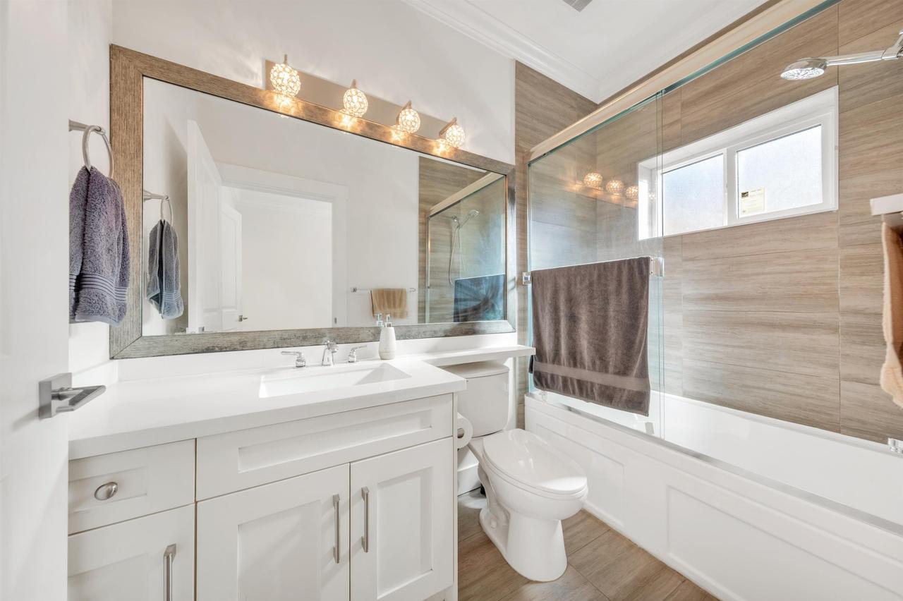 5887 Battison Street, Vancouver, BC - Indoor Photo Showing Bathroom