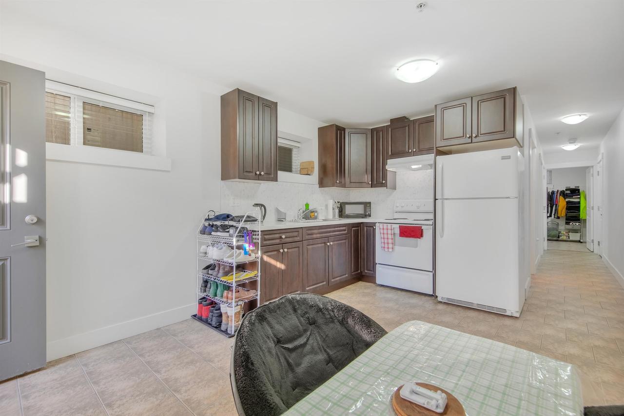 5887 Battison Street, Vancouver, BC - Indoor Photo Showing Kitchen