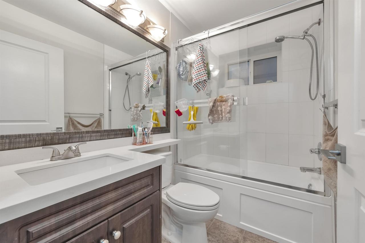 5887 Battison Street, Vancouver, BC - Indoor Photo Showing Bathroom