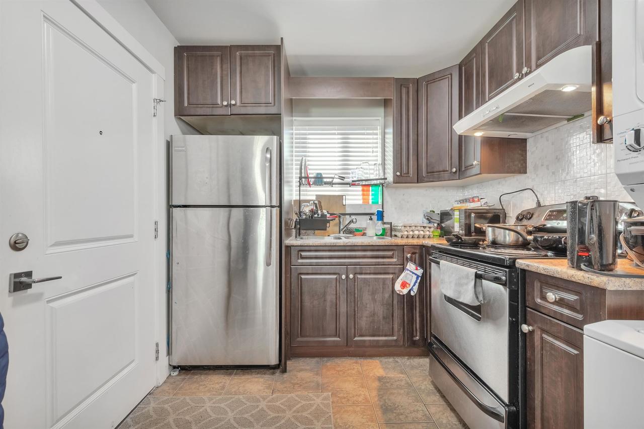 5887 Battison Street, Vancouver, BC - Indoor Photo Showing Kitchen