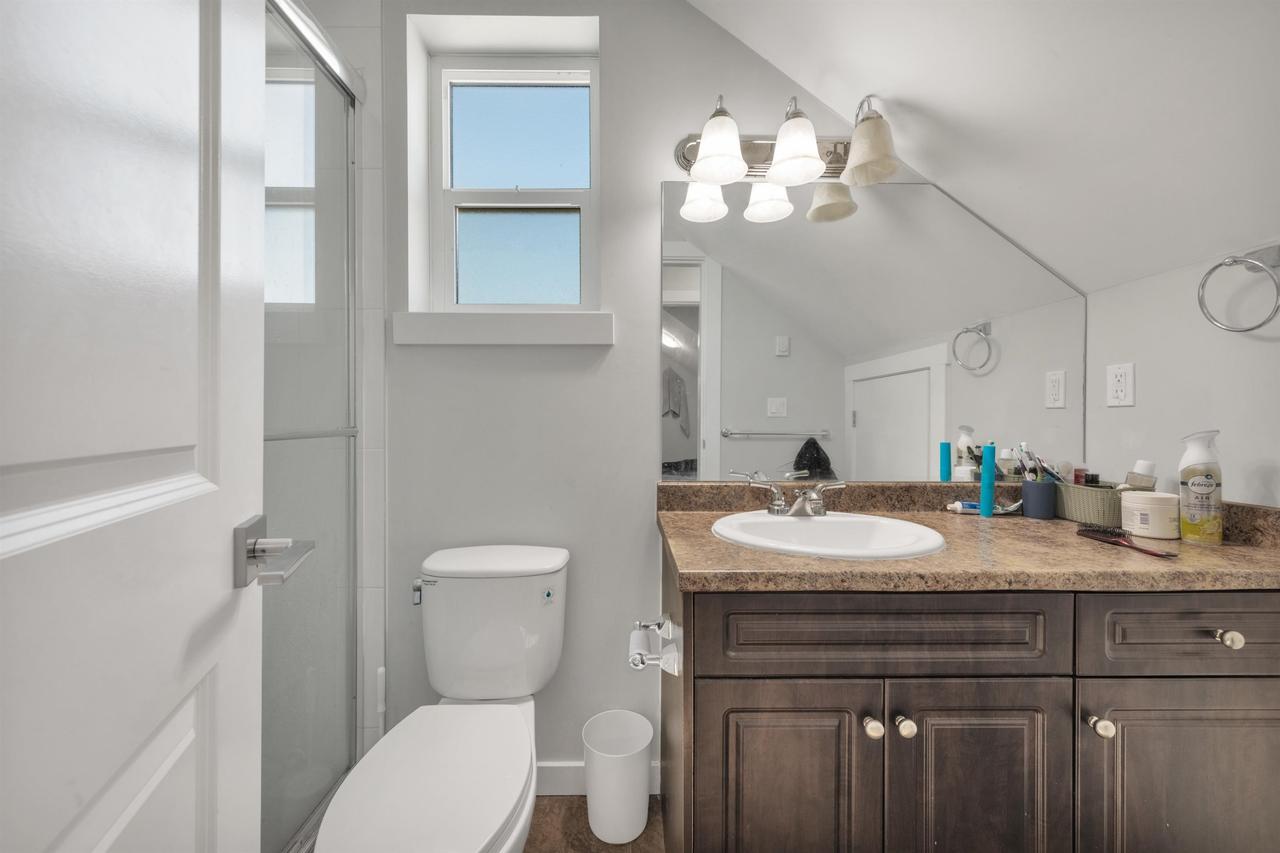 5887 Battison Street, Vancouver, BC - Indoor Photo Showing Bathroom