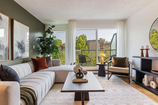 8-1355 4th Avenue WVancouver, BC V6H 3Y8