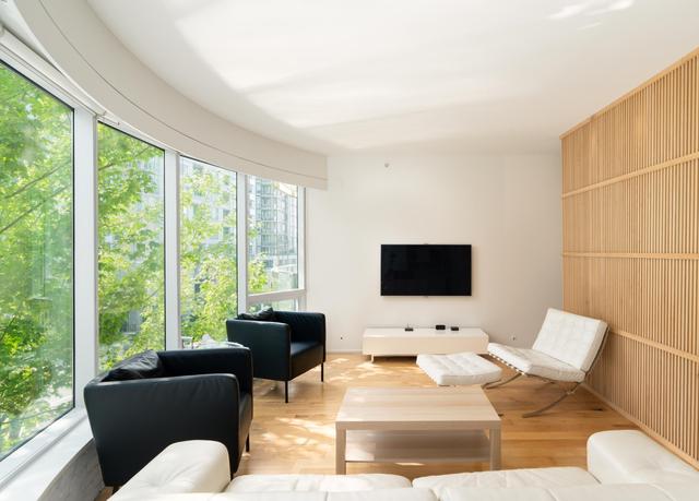 406-1661 Ontario Street Vancouver, BC V5Y 0C3