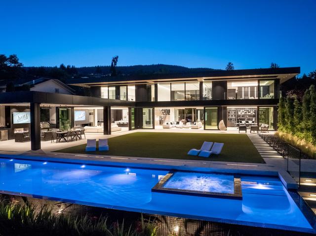 690 Knockmaroon Road West Vancouver, BC V7S 1R6