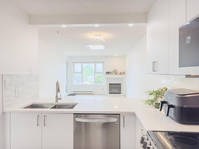 311-4893 Clarendon Street  Vancouver, BC V5R 3J3