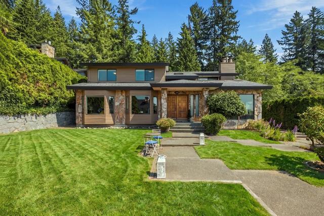 2008 Blairview Avenue  North Vancouver, BC V7H 2N4