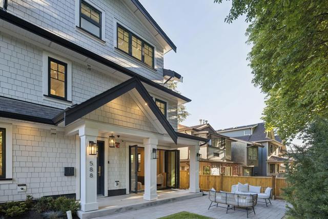 588 10th Avenue E Vancouver, BC V5T 2A4