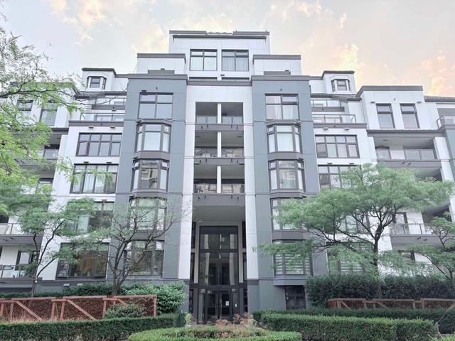 209-2468 Broadway EVancouver, BC V5M 4V1