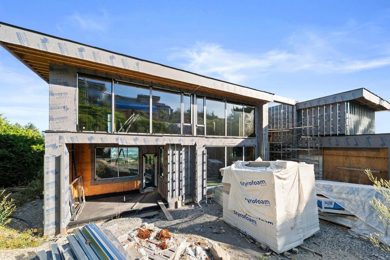 1424 Sandhurst Place, West Vancouver, BC - Outdoor