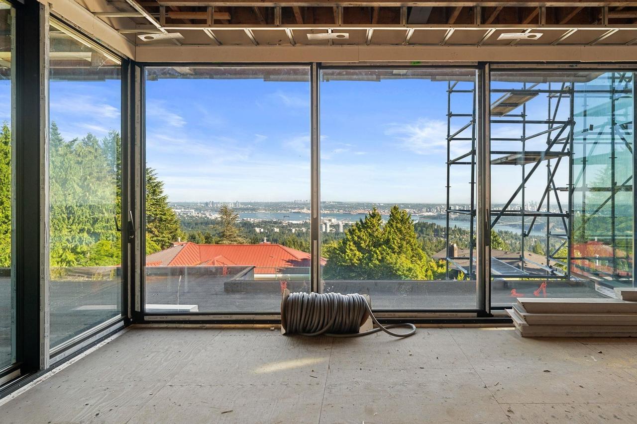 1424 Sandhurst Place, West Vancouver, BC - Indoor Photo Showing Other Room