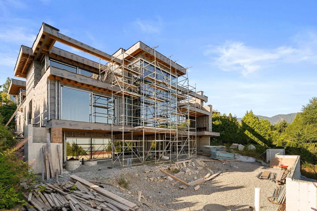 1424 Sandhurst Place, West Vancouver, BC - Outdoor