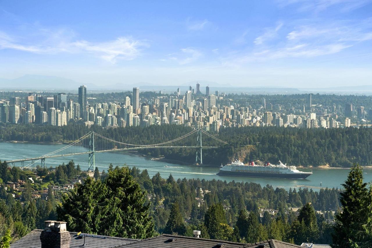 1424 Sandhurst Place, West Vancouver, BC - Outdoor With Body Of Water With View