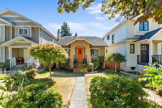 136 45th Avenue E Vancouver, BC V5W 1W9