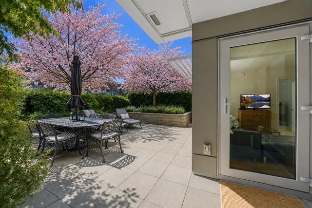 207-1061 Marine Drive  North Vancouver, BC V7P 1S6