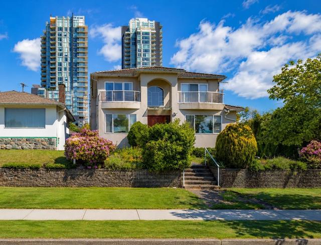 515 60th Avenue W Vancouver, BC V6P 1Z8
