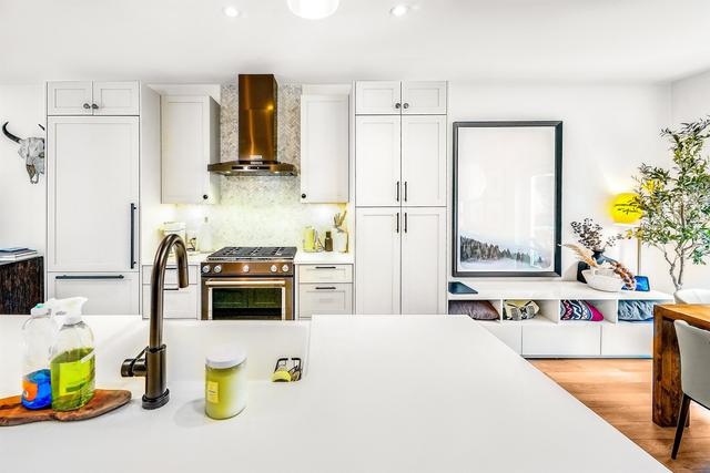127-525 2nd Street E North Vancouver, BC V7L 1E1