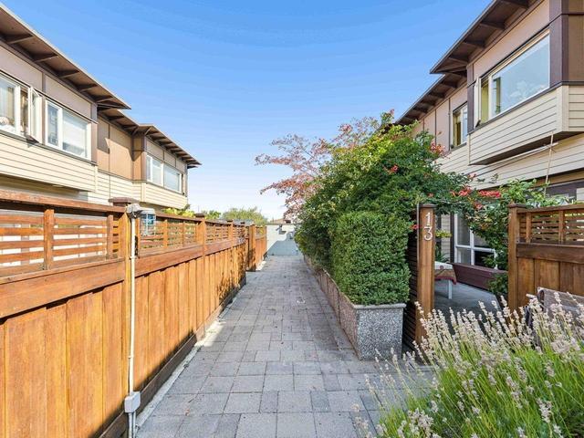 13-2389 Charles Street  Vancouver, BC V5L 5G4