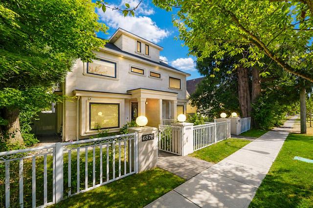 6576 Yew Street  Vancouver, BC V6P 5V9