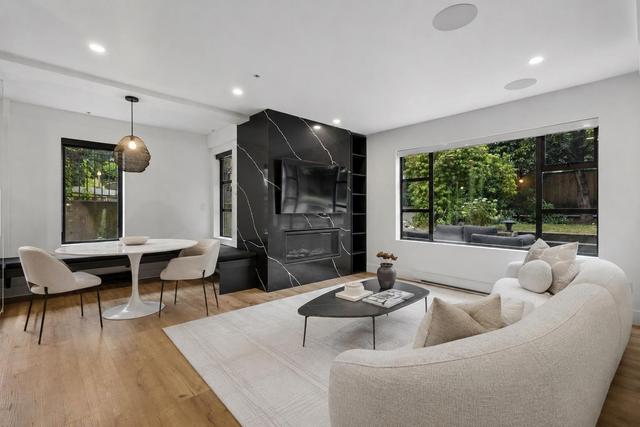 104-2119 Yew Street  Vancouver, BC V6K 3G6