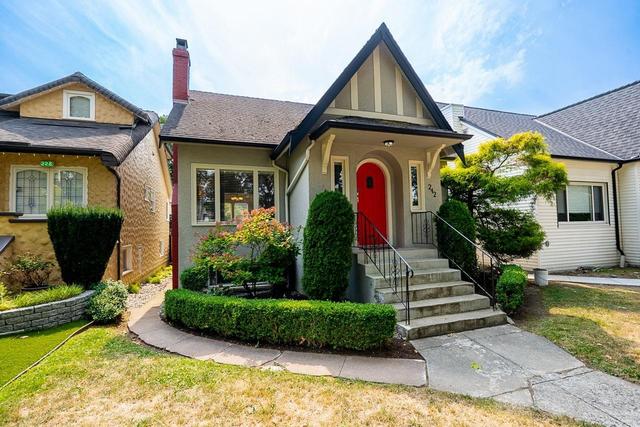 242 21st Avenue W Vancouver, BC V5Y 2E5