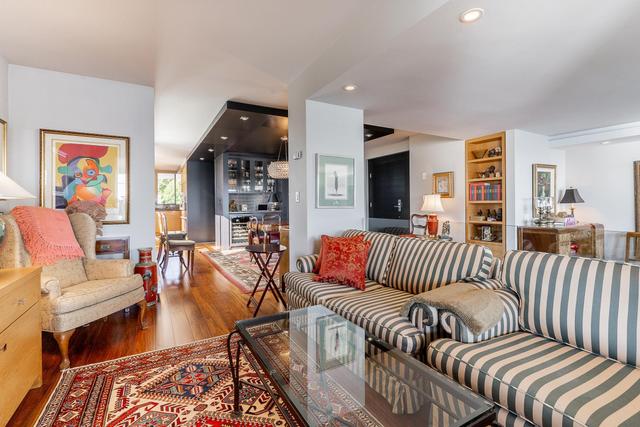 301-1930 Bellevue Avenue  West Vancouver, BC V7V 1B5