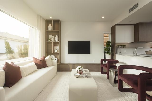 382 45th Avenue W Vancouver, BC V5Y 0P6
