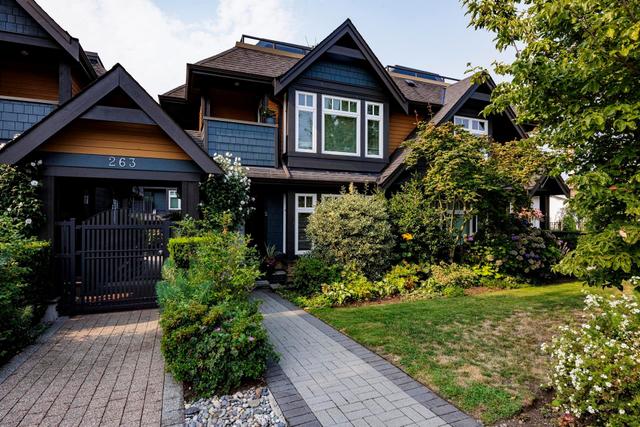 2-263 5th Street E North Vancouver, BC V7L 1L8