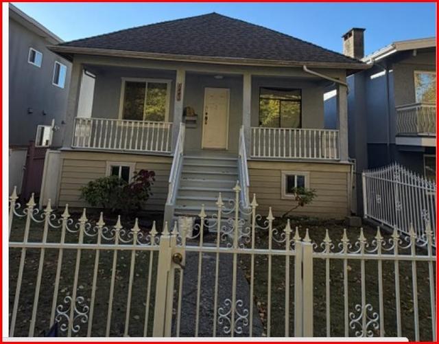 5441 Dundee Street  Vancouver, BC V5R 3T8