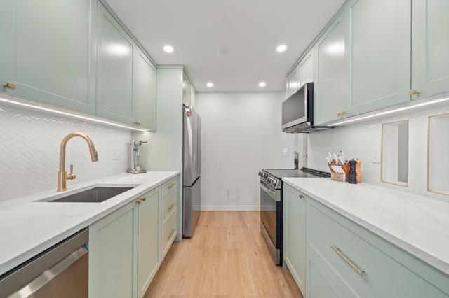206-327 2nd Street WNorth Vancouver, BC V7M 1E2