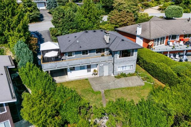 403 Newdale Court  North Vancouver, BC V7N 3H3
