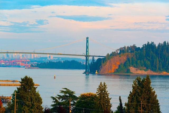 503-1730 Duchess Avenue  West Vancouver, BC V7V 1P9