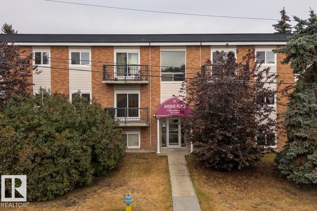 #301 7204 81 AV NW  Edmonton, AB T6B 0E2