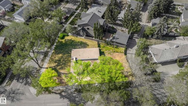 9788 146 Street NW  Edmonton, AB T5N 2Z4