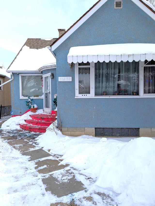 11321 101 Street  Edmonton, AB T5G 2A6