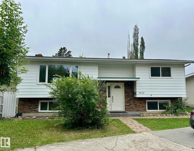 3432 81 Street NW  Edmonton, AB T6K 0G4