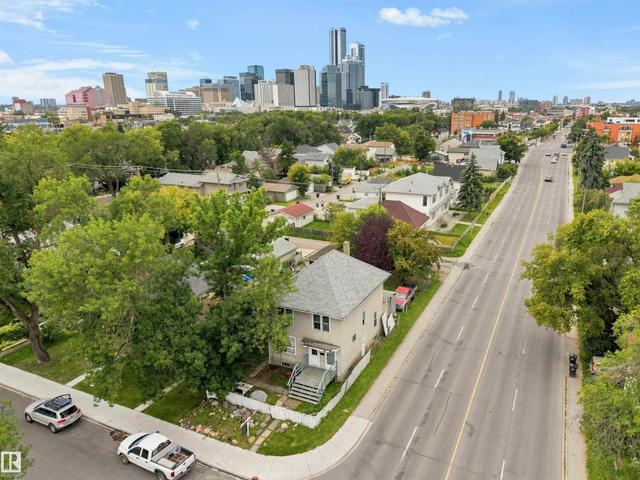 10734 93 Street NW  Edmonton, AB T5H 1Y3