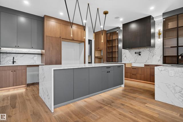 4712 KNIGHT Close  Edmonton, AB T6W 4V6