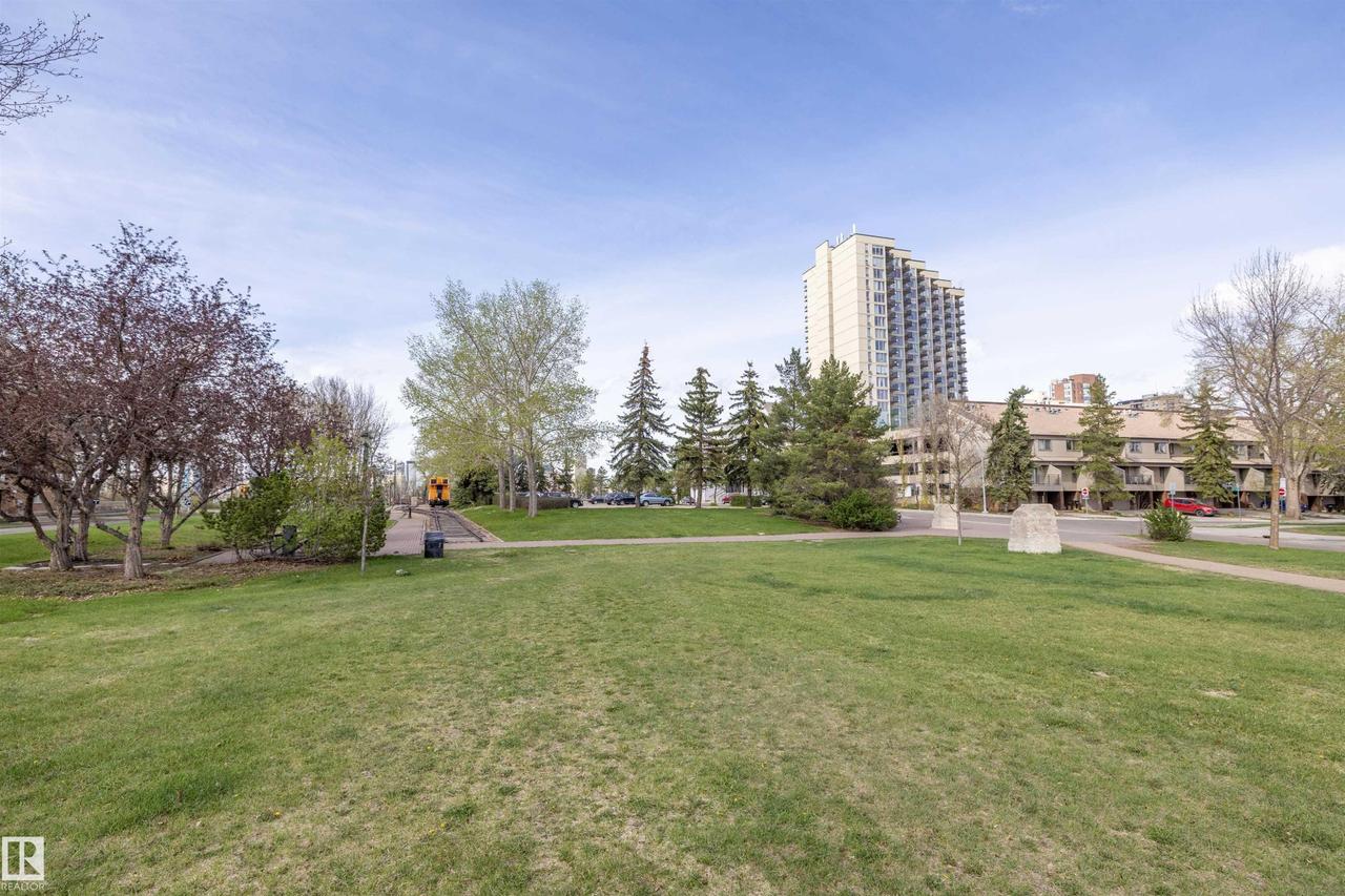 #320 8604 Gateway Bv Nw, Edmonton, AB - Outdoor