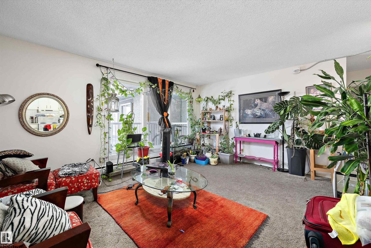 #320 8604 Gateway Bv Nw, Edmonton, AB - Indoor Photo Showing Living Room