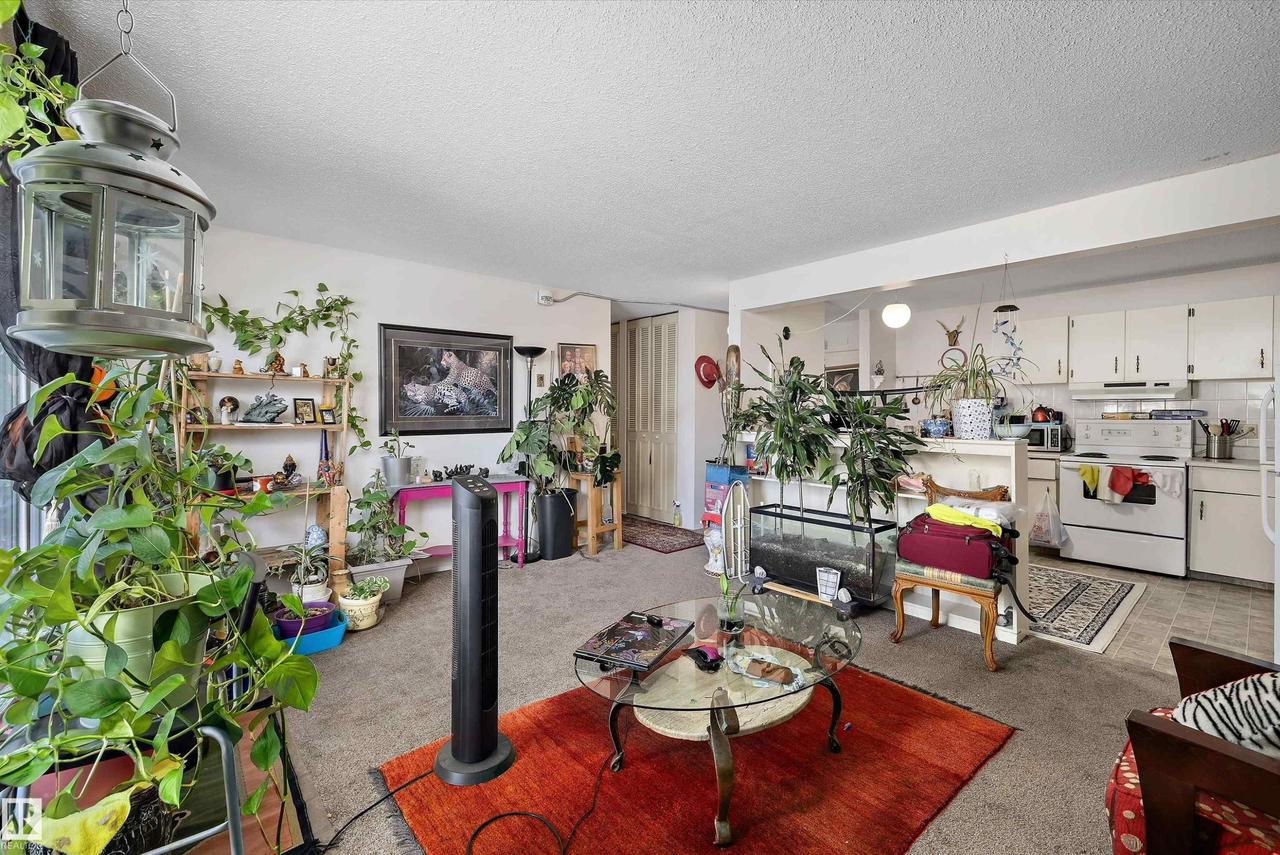 #320 8604 Gateway Bv Nw, Edmonton, AB - Indoor