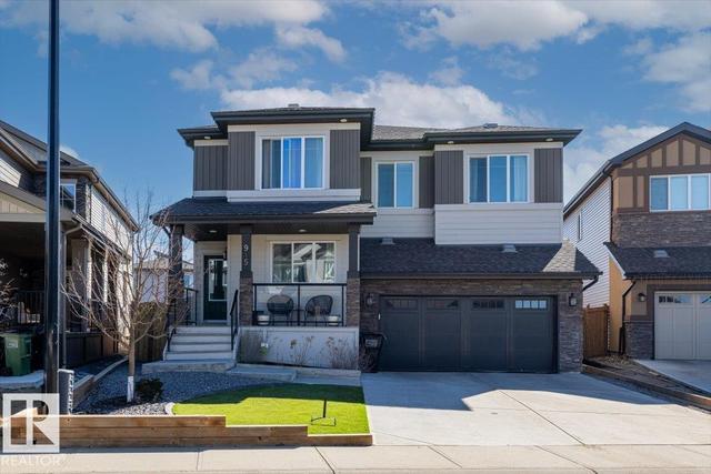 915 177 Street SW  Edmonton, AB T6W 2X2