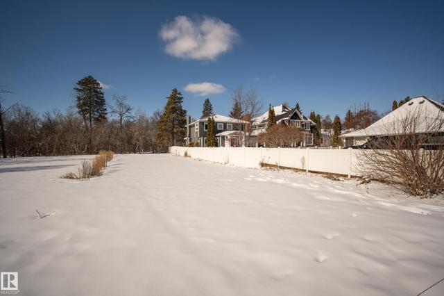 9209 96 Street NW  Edmonton, AB T6C 3Y5