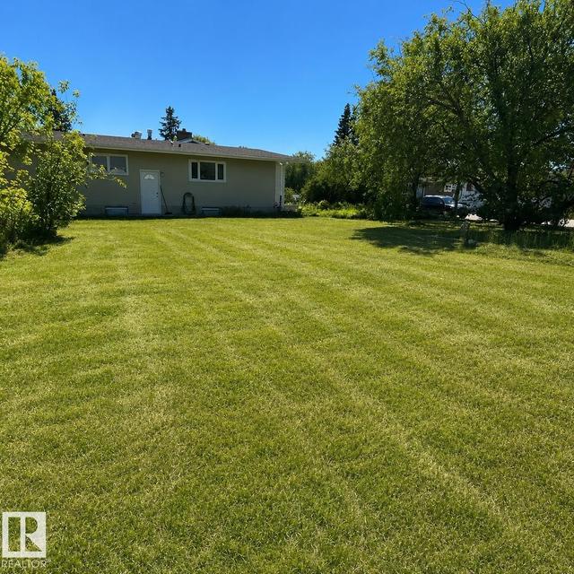 10531 152 Street  Edmonton, AB T5P 1Y7