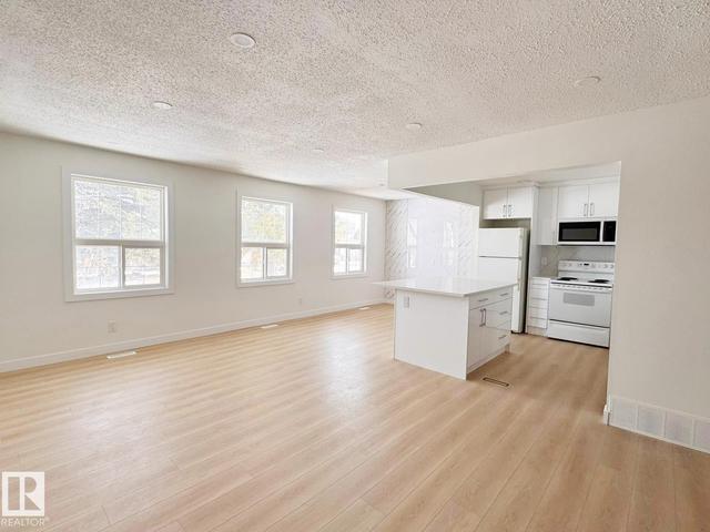 20 Hunt Road NW  Edmonton, AB T5A 4C4