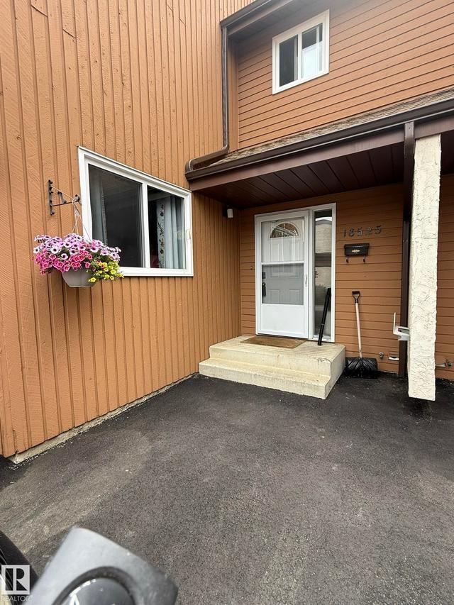 18525 66 Avenue NW  Edmonton, AB T5T 2M3