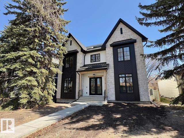 10519 138 Street NW  Edmonton, AB T5N 2J5
