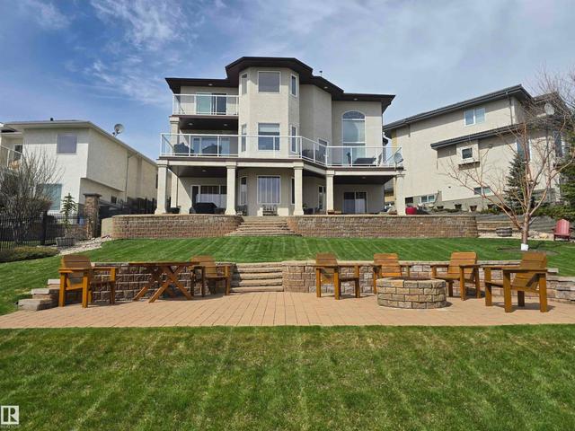 7429 162 Avenue NW  Edmonton, AB T5Z 3S7